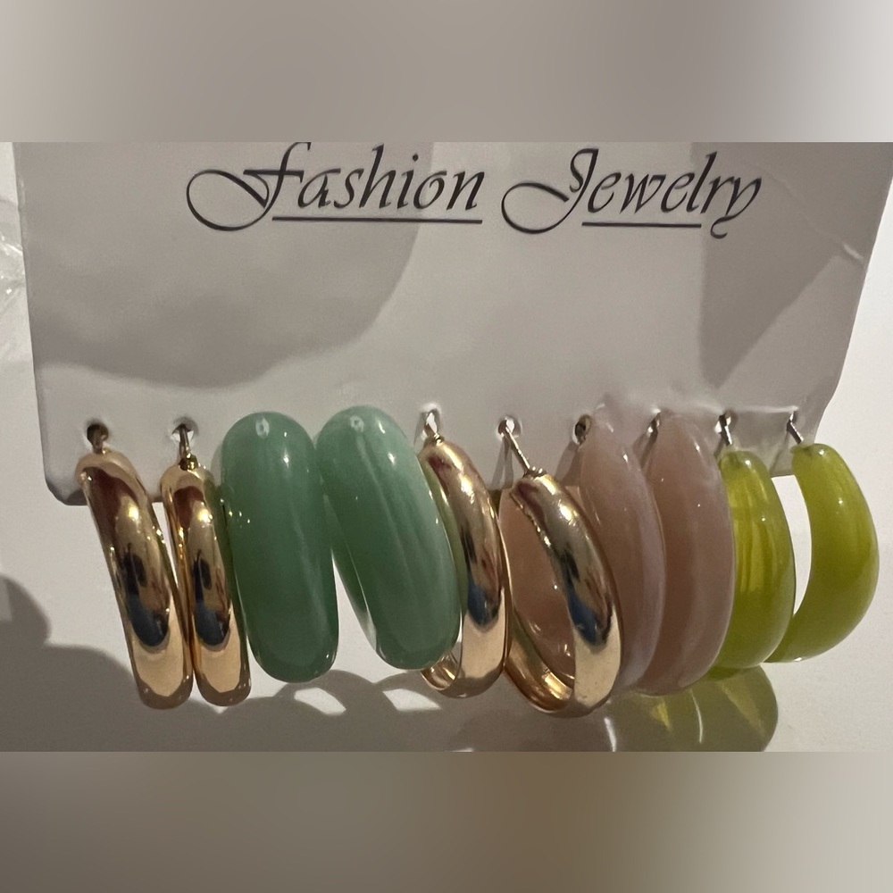 5 pairs of Earrings